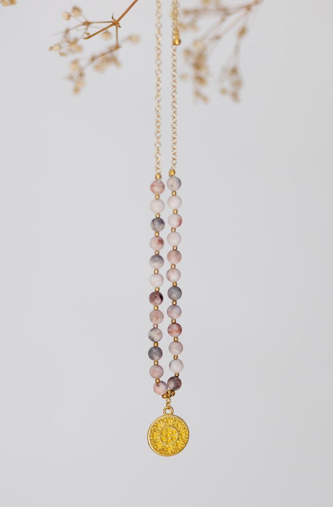 Beads chain deals with gold pendant