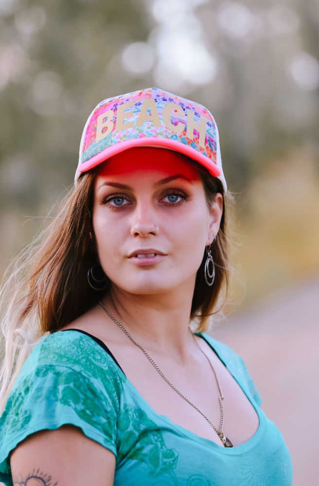 Trucker Hat Beachy, Colourful Design Gold Beach Text